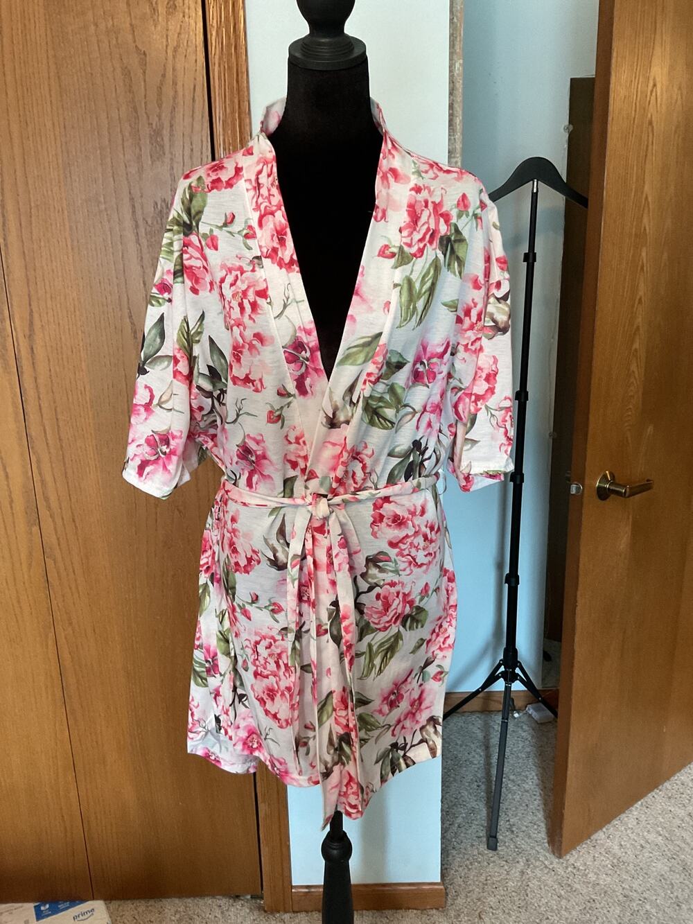 Show Me Your Mumu Women's O/S Brie Floral Wrap Robe Getting Ready Bridal